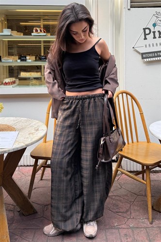 Kahverengi Ekose Desenli Yüksek Bel Balon Fit Kadın Pantolon MG2726