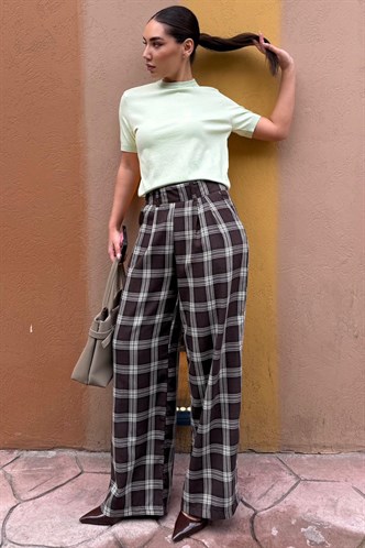 Kahverengi Kare Desenli Rahat Kesim Pantolon MG2728