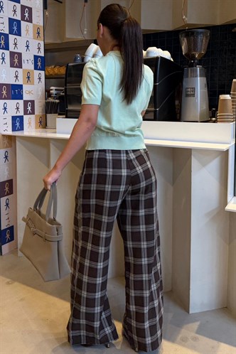 Kahverengi Kare Desenli Rahat Kesim Pantolon MG2728