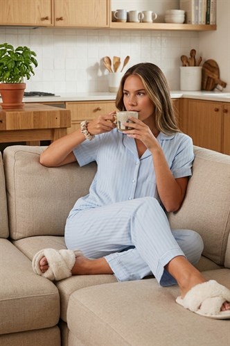 Bebe Mavisi Desenli Düğmeli Soft Kadın Uzun Kollu Pijama Takımı MG2826