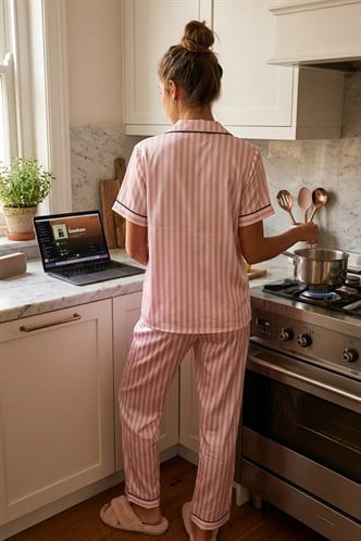 Beyaz Desenli Düğmeli Soft Kadın Uzun Kollu Pijama Takımı MG2827