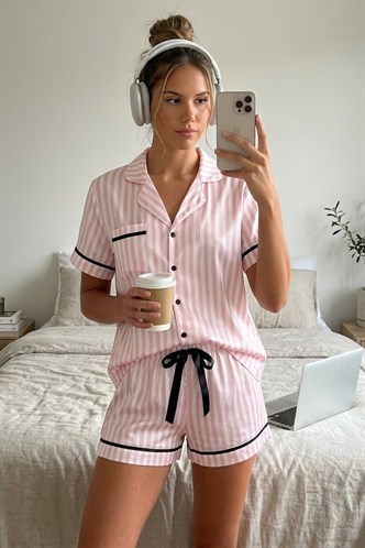 Beyaz Desenli Düğmeli Soft Kadın Şortlu Pijama Takımı MG2829