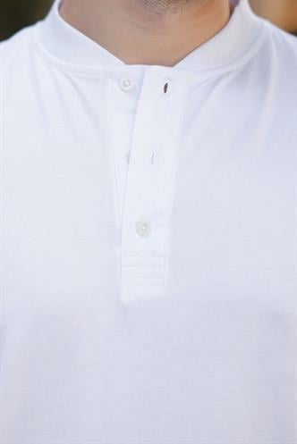 Beyaz Hakim Yaka Düğme Detaylı Kısa Kollu Tişört 7021