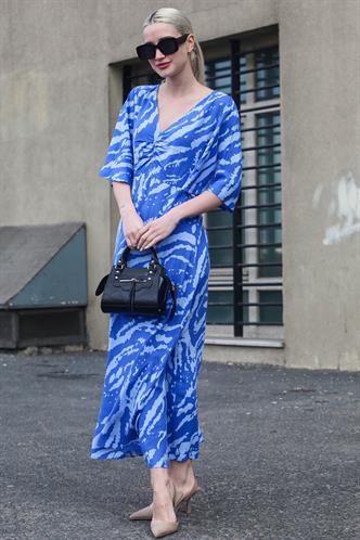Saks Desenli V Yaka Midi Elbise MG1797