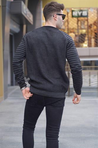 Black Round Neck Knitwear Sweater 5766