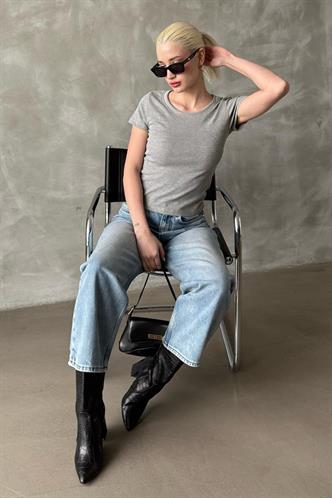 Gri Geniş Yaka Fittili Basic Kadın T-shirt Mg2293