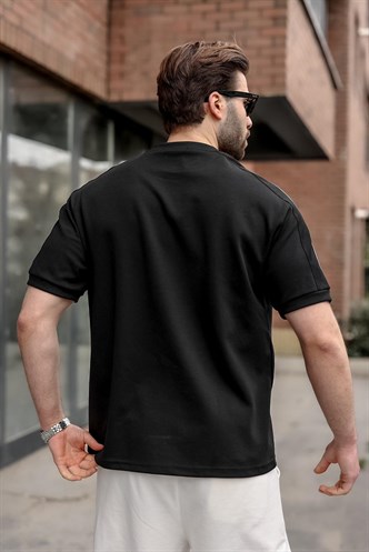 Siyah Şerit Detaylı Modern Kesim Erkek Tişört E7182