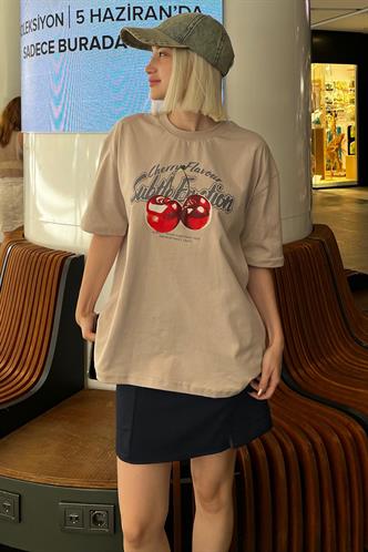 Bej Oversize Kiraz Baskılı Bisiklet Yaka Kısa Kollu Tişört MG2131