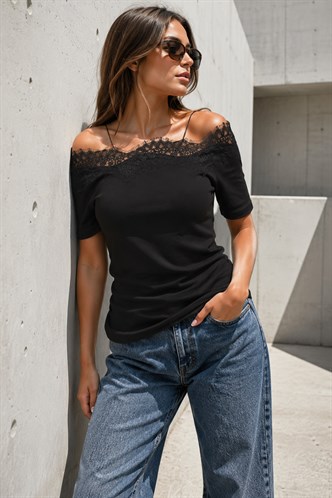 Siyah Dantelli Madonna Yaka Slim Fit Tişört MG2743