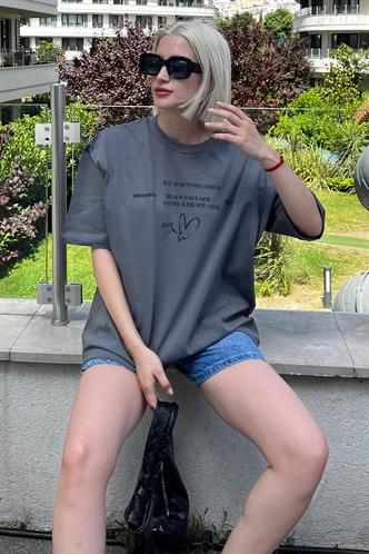 Füme Oversize Kalp Baskılı Bisiklet Yaka Kısa Kollu Tişört MG2129