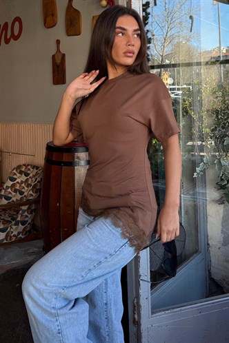 Kahverengi Dantel Detaylı Belden Oturtmalı Asimetrik Kadın Tişört MG2719