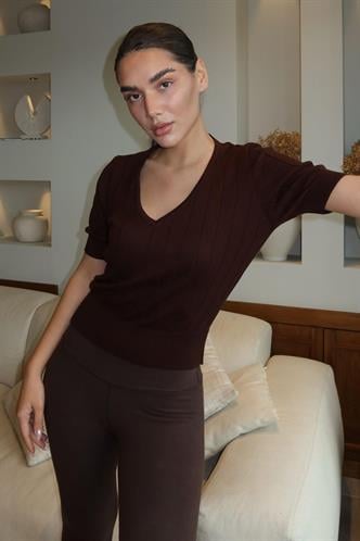 Kahverengi V Yaka Örgülü Kadın Triko Tişört Mg2369