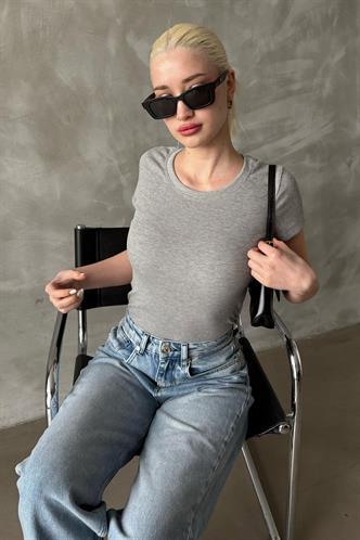 Gri Geniş Yaka Fittili Basic Kadın T-shirt Mg2293