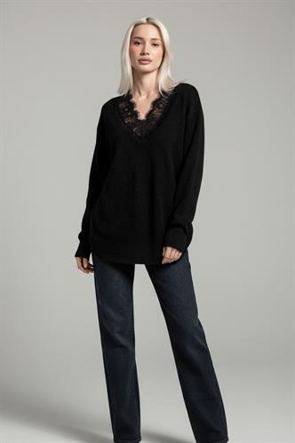 Siyah V Yaka Dantelli Uzun Kollu Tişört MG2677