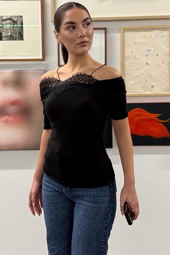 Siyah Dantelli Madonna Yaka Slim Fit Tişört MG2743