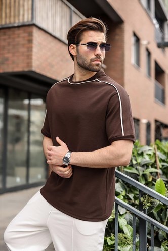 Acı Kahverengi Şerit Detaylı Modern Kesim Erkek Tişört E7182