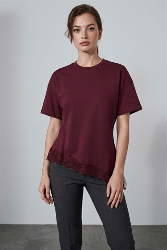 Bordo Dantel Detaylı Belden Oturtmalı Asimetrik Kadın Tişört MG2719