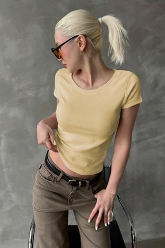 Sarı Geniş Yaka Fittili Basic Kadın T-shirt Mg2293