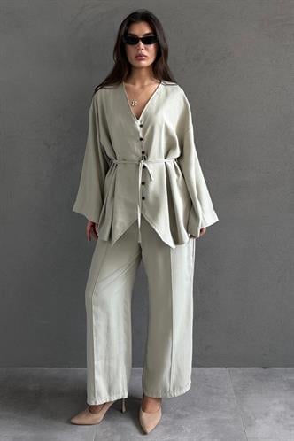 Ada Çayı V Yaka Düğmeli Kuşaklı İkili Modal Kadın Takım MG2619
