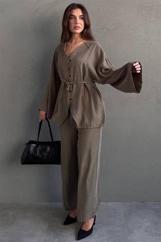 Vizon V Yaka Düğmeli Kuşaklı İkili Modal Kadın Takım MG2619