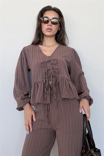 Kahverengi Önü Bağlamalı Bluz Pantolon Takımı MG2343