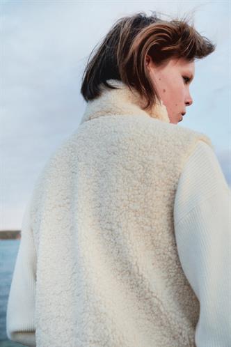 Ekru Dik Yaka Kadın Peluş Yelek MG2578