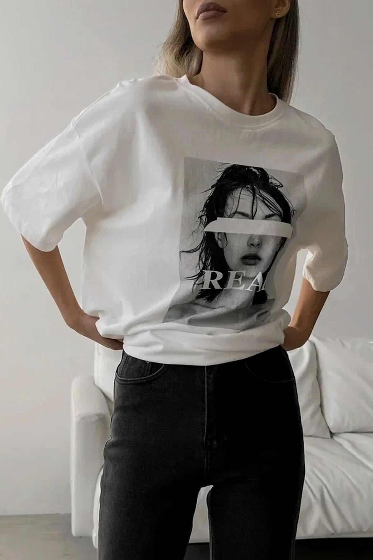 Beyaz Oversize Baskılı Kadın Tişört MG1764