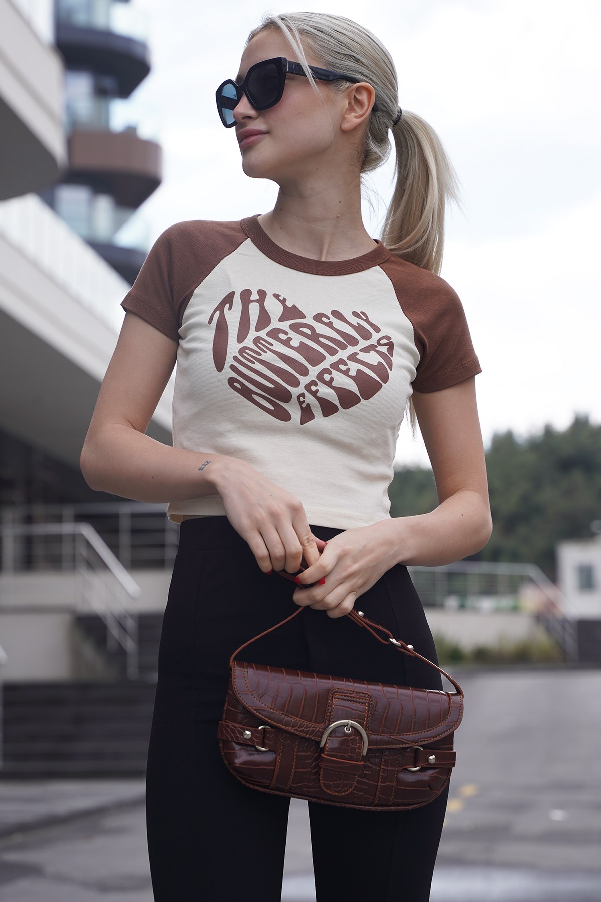 Kahverengi Desenli Kısa Kollu Crop Kadın T-shirt - Madmext