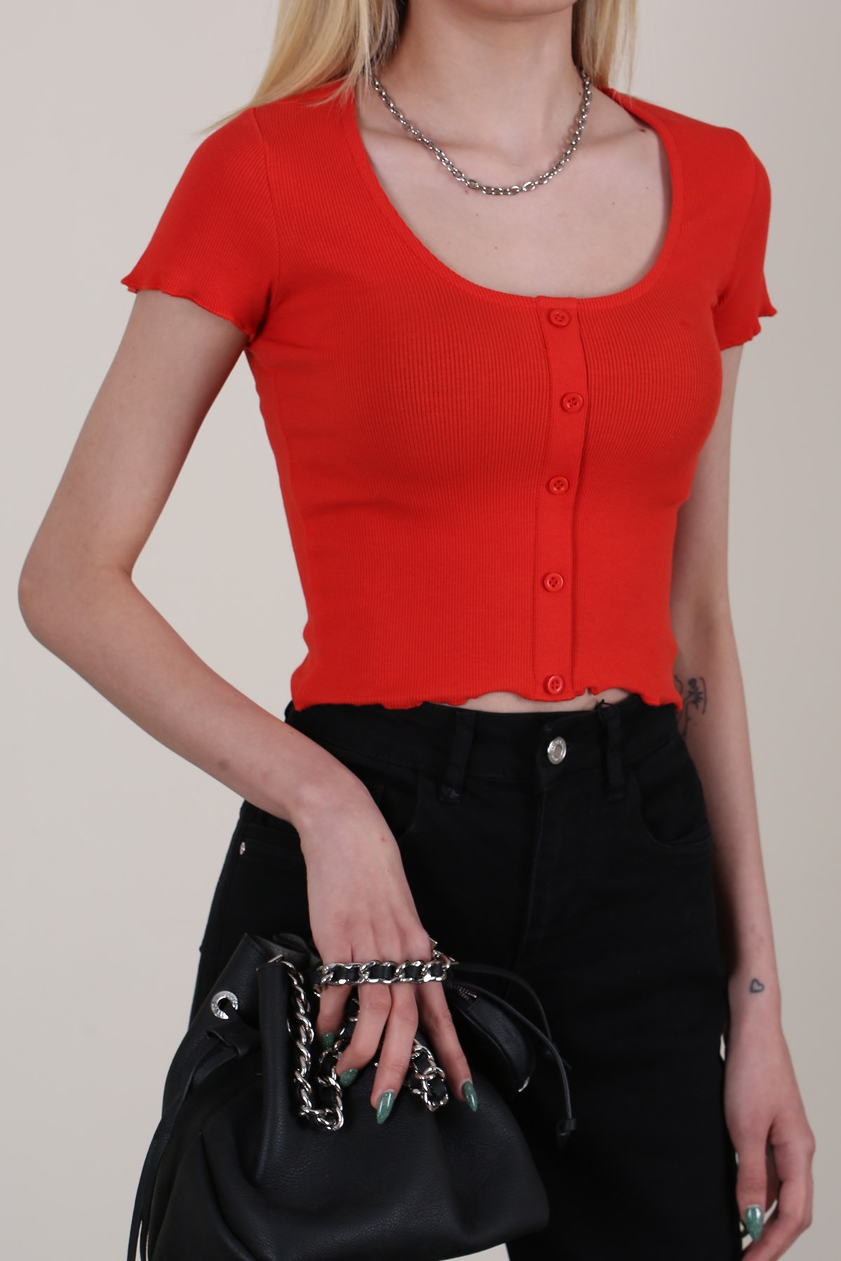 Women Buttoned Red Crop T-Shirt -- Madmext
