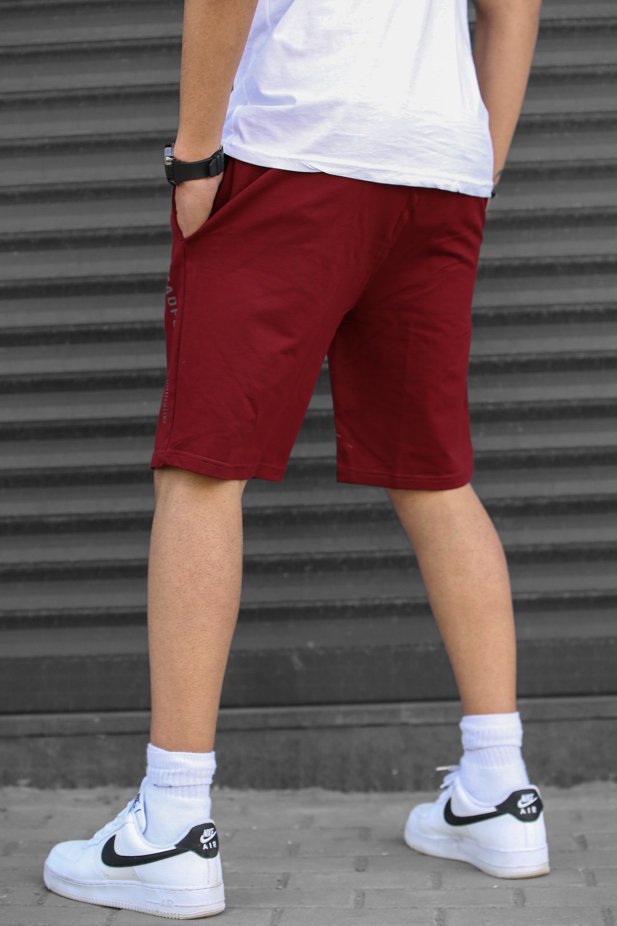 Men Basic Red Capri Shorts -- Madmext