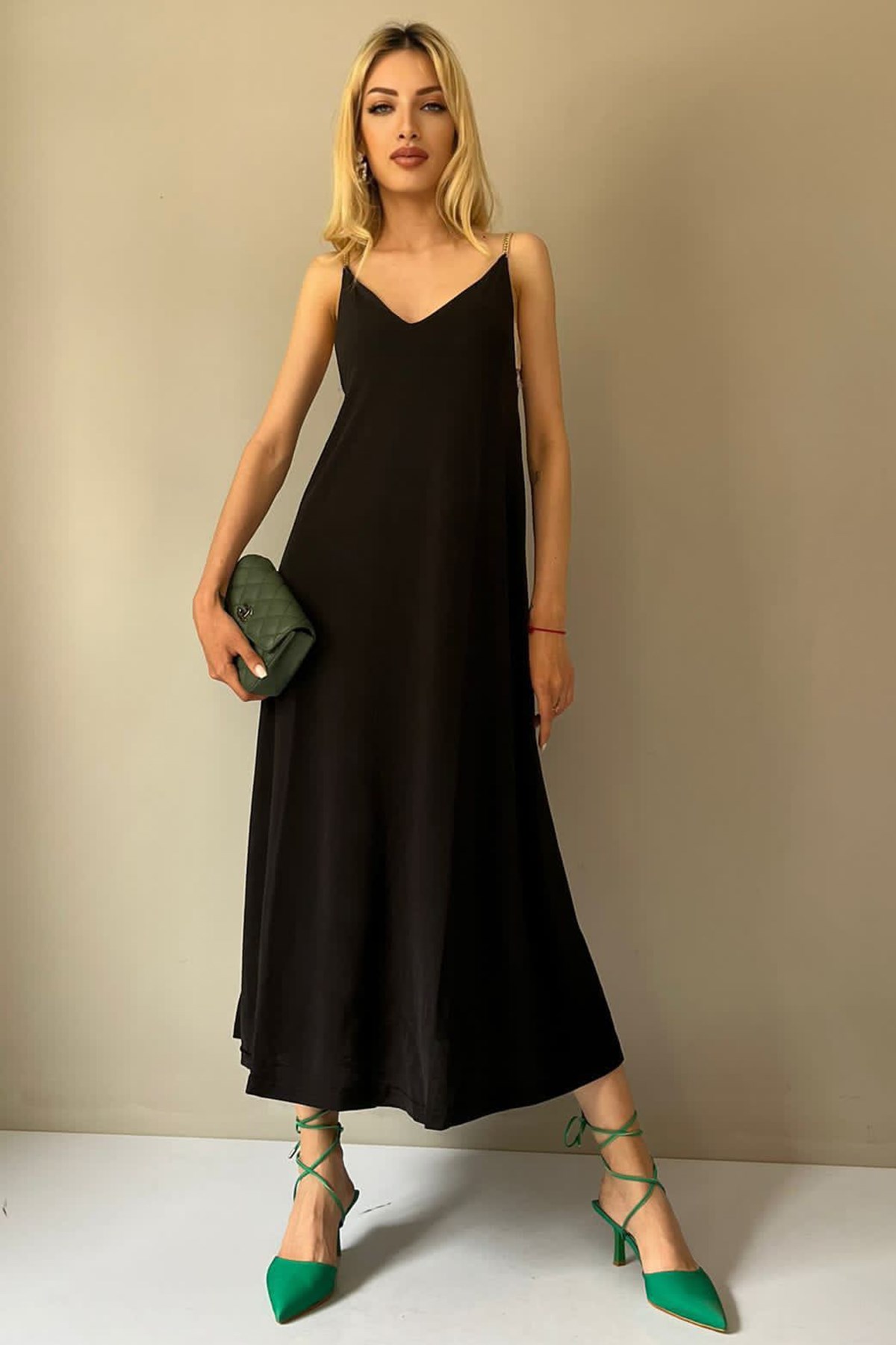 Siyah Zincir Askılı V Yaka Uzun Basic Elbise - Madmext