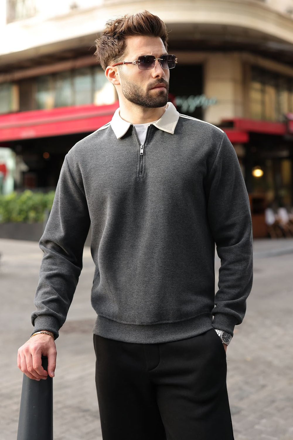 SWEATSHIRT