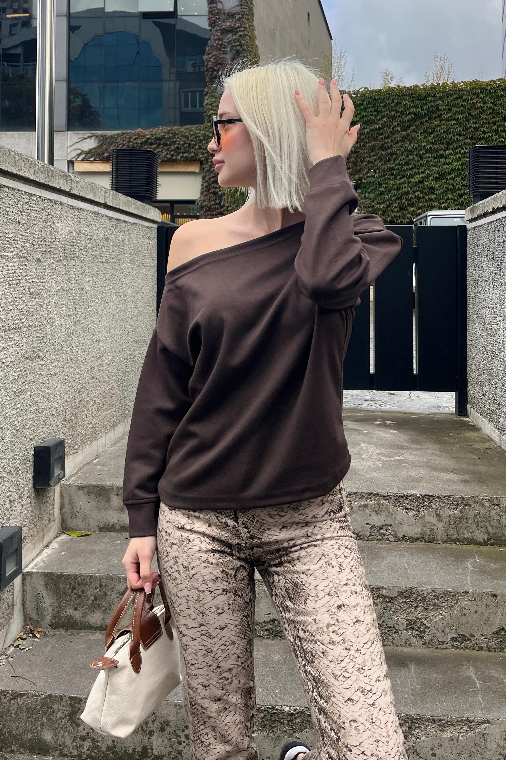 Sweatshirt