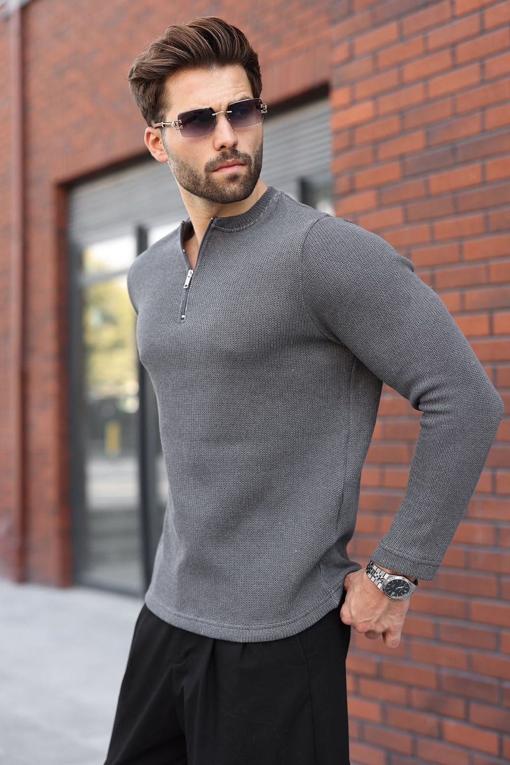 SWEATSHIRT