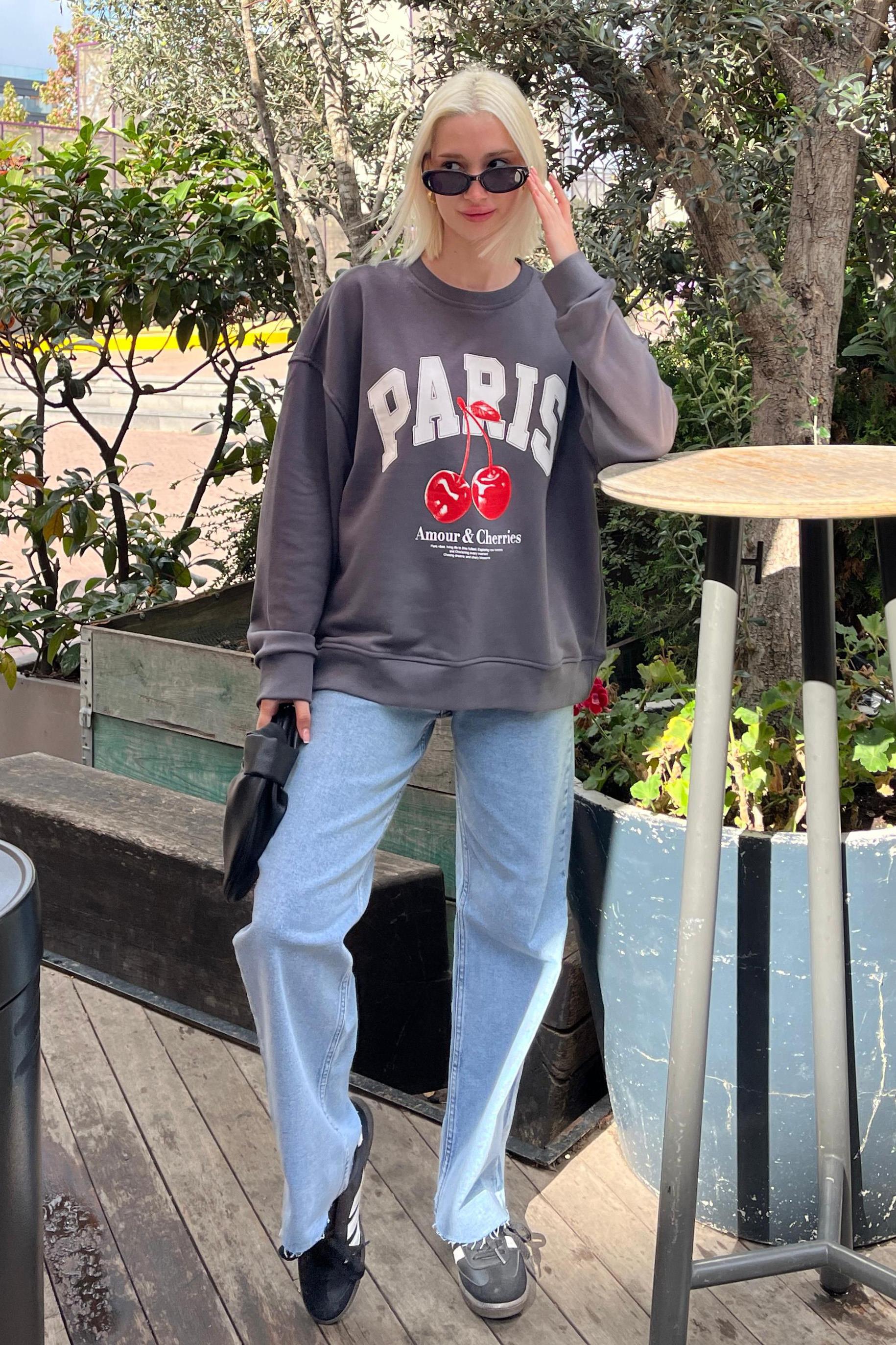 Sweatshirt