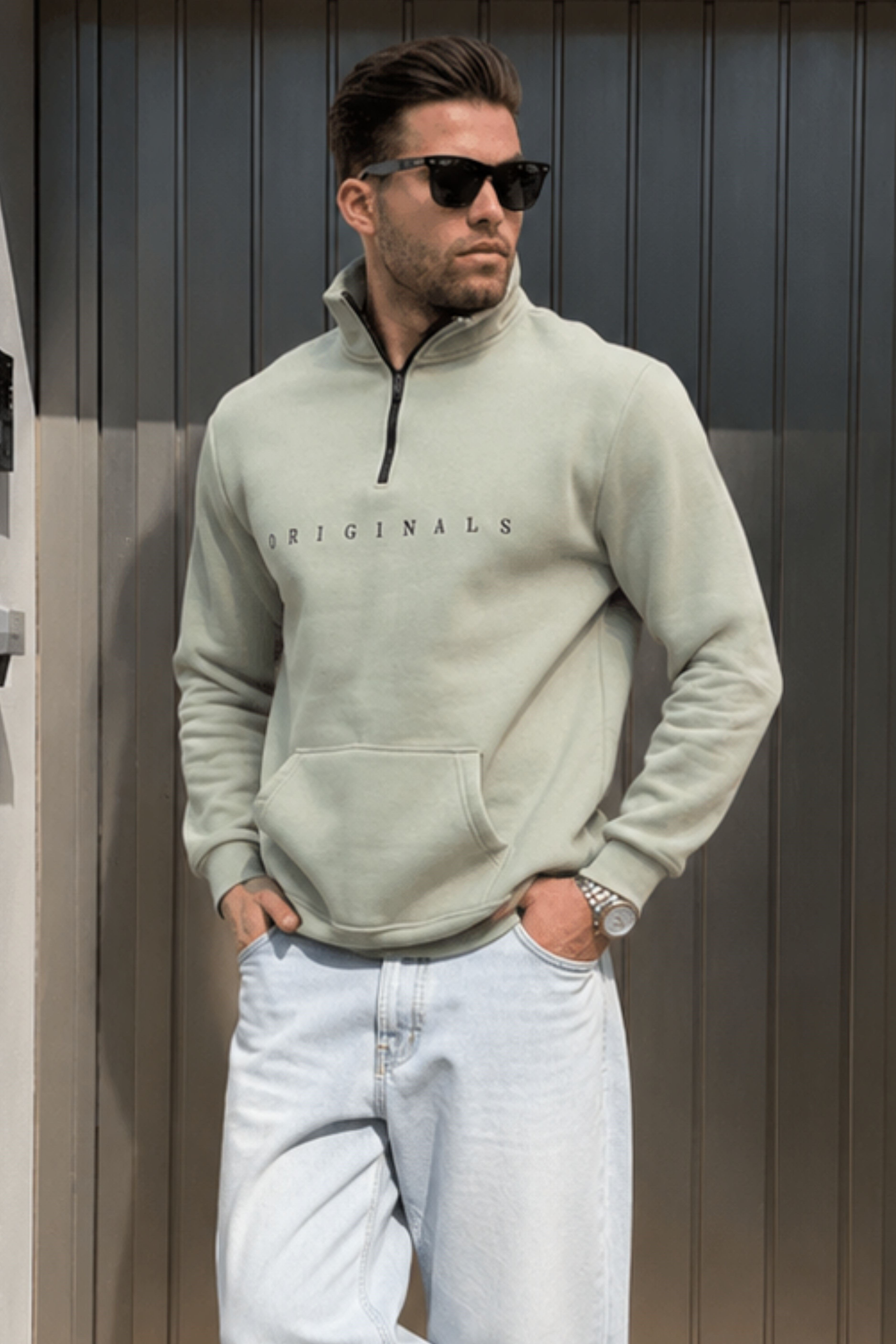 Sweatshirt