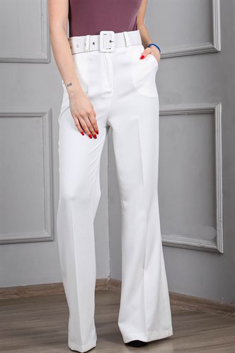 Beyaz Kemerli İspanyol Paça Kadın Pantolon MG1640