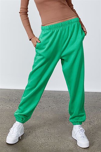 Women Green Elastic Waist Oversize Sweatpants MG1235