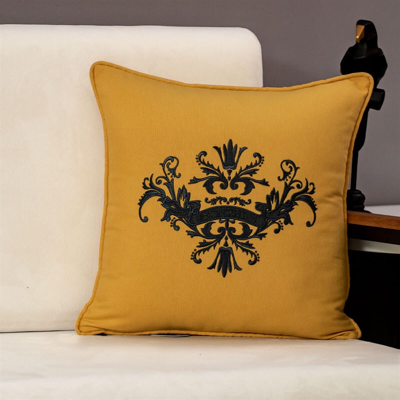 Crown Sarı Duck Kumaş Üzeri Siyah Özel Nakış Tasarım Kırlent
