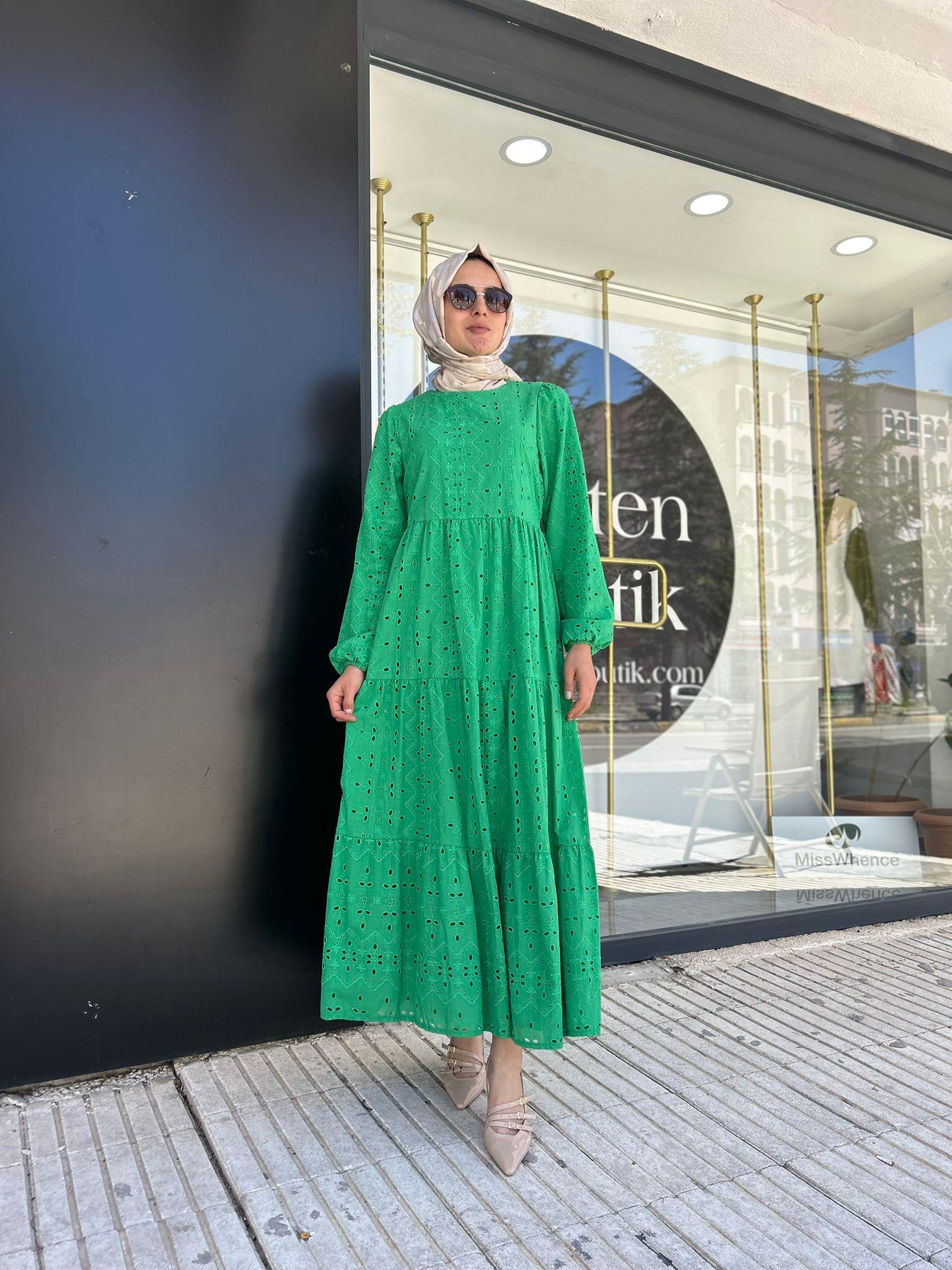 NURCAN ÇETİN DANTEL ELBİSE BENETTON 23107