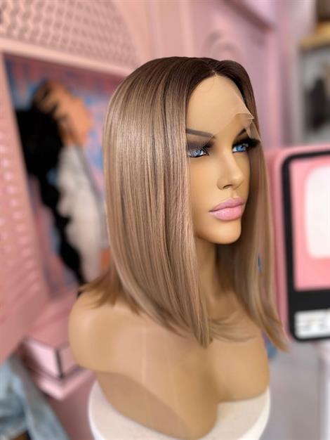 LOLLY PONY Bob Kesim Düz Dip Boyalı Bal Sarısı 40 cm Kore Fiber Sentetik Ön Tül Peruk