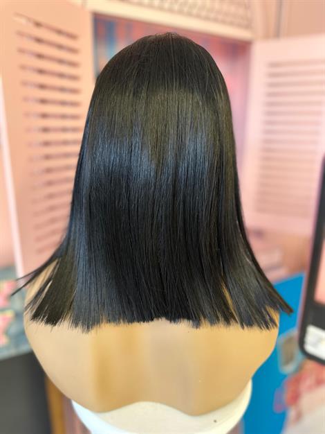 LOLLY PONY Bob Kesim Düz Jet Siyah 40 cm Kore Fiber Sentetik Ön Tül Peruk