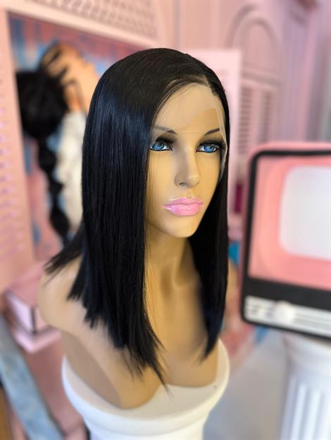 LOLLY PONY Bob Kesim Düz Jet Siyah 40 cm Kore Fiber Sentetik Ön Tül Peruk