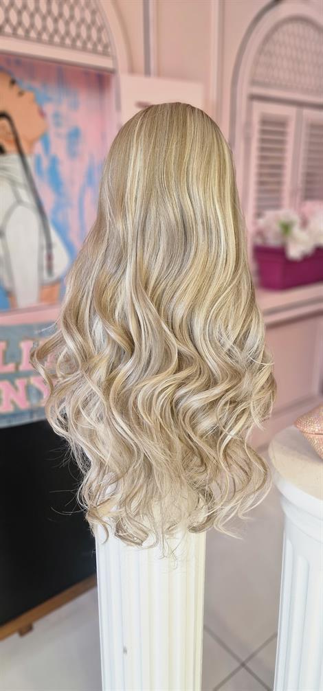 LOLLY PONY Dalgalı Dip Boyalı Platin Röfle Kore Fiber Sentetik Ön Tül Peruk 