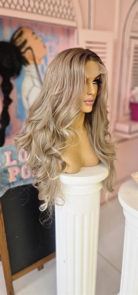 LOLLY PONY Dalgalı Koyu Röfleli 80cm Kore Fiber Sentetik Ön Tül Peruk