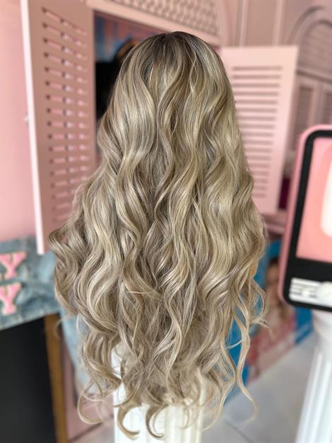 LOLLY PONY Dalgalı Küllü Platin 80 cm Kore Fiber Sentetik Ön Tül Peruk