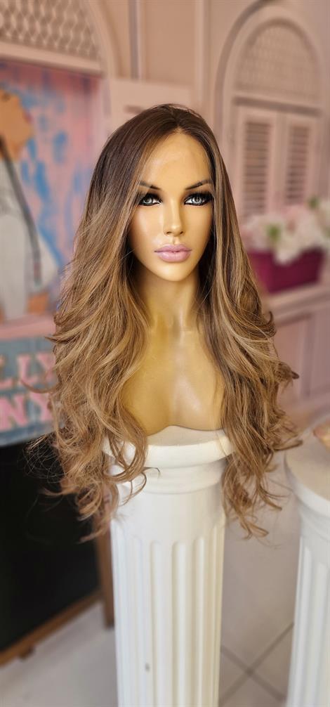 LOLLY PONY Dalgalı Kumral Röfleli 75cm Kore Fiber Sentetik Ön Tül Peruk