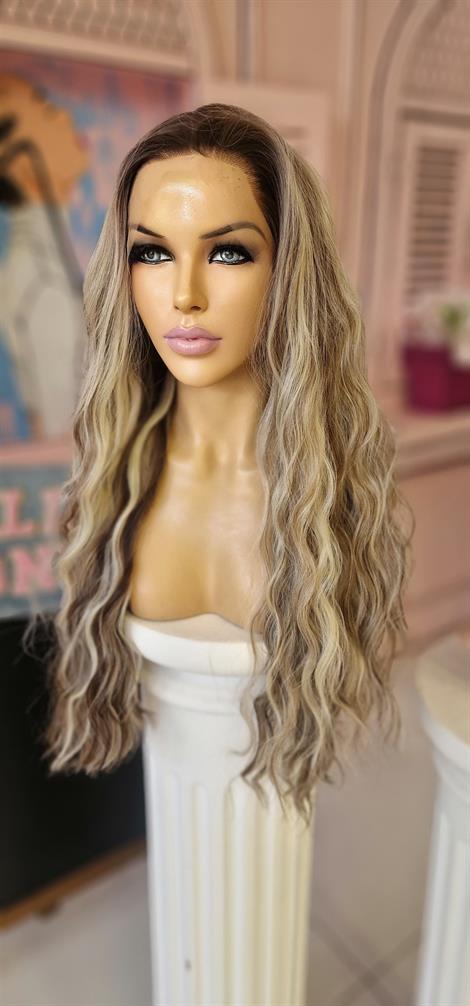 LOLLY PONY Dalgalı Platin Röfleli 70cm Kore Fiber Sentetik Ön Tül Peruk