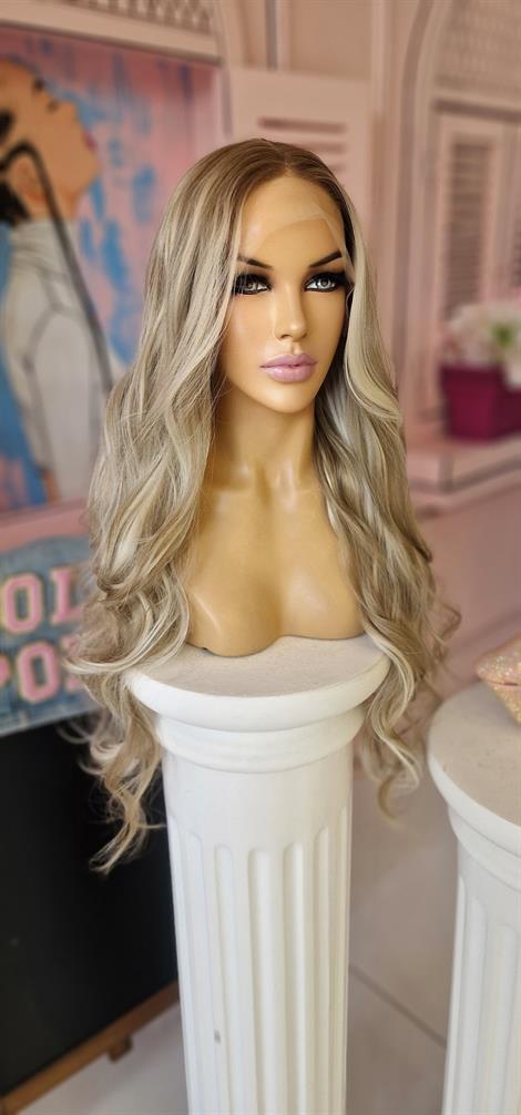 LOLLY PONY Dalgalı Platin Röfleli 80 cm Kore Fiber Sentetik Ön Tül Peruk