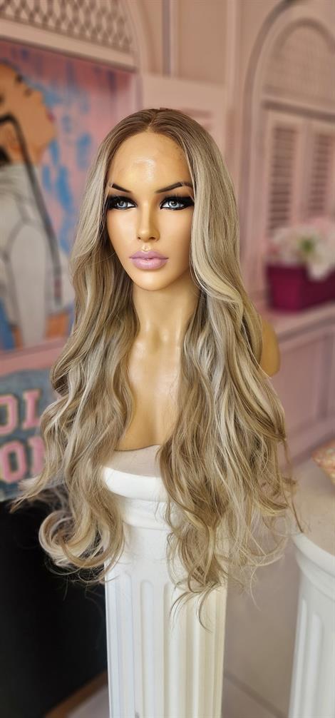 LOLLY PONY Dalgalı Platin Röfleli 80 cm Kore Fiber Sentetik Ön Tül Peruk